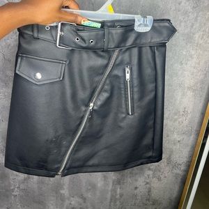 BLACK LEATHER MINI SKIRT